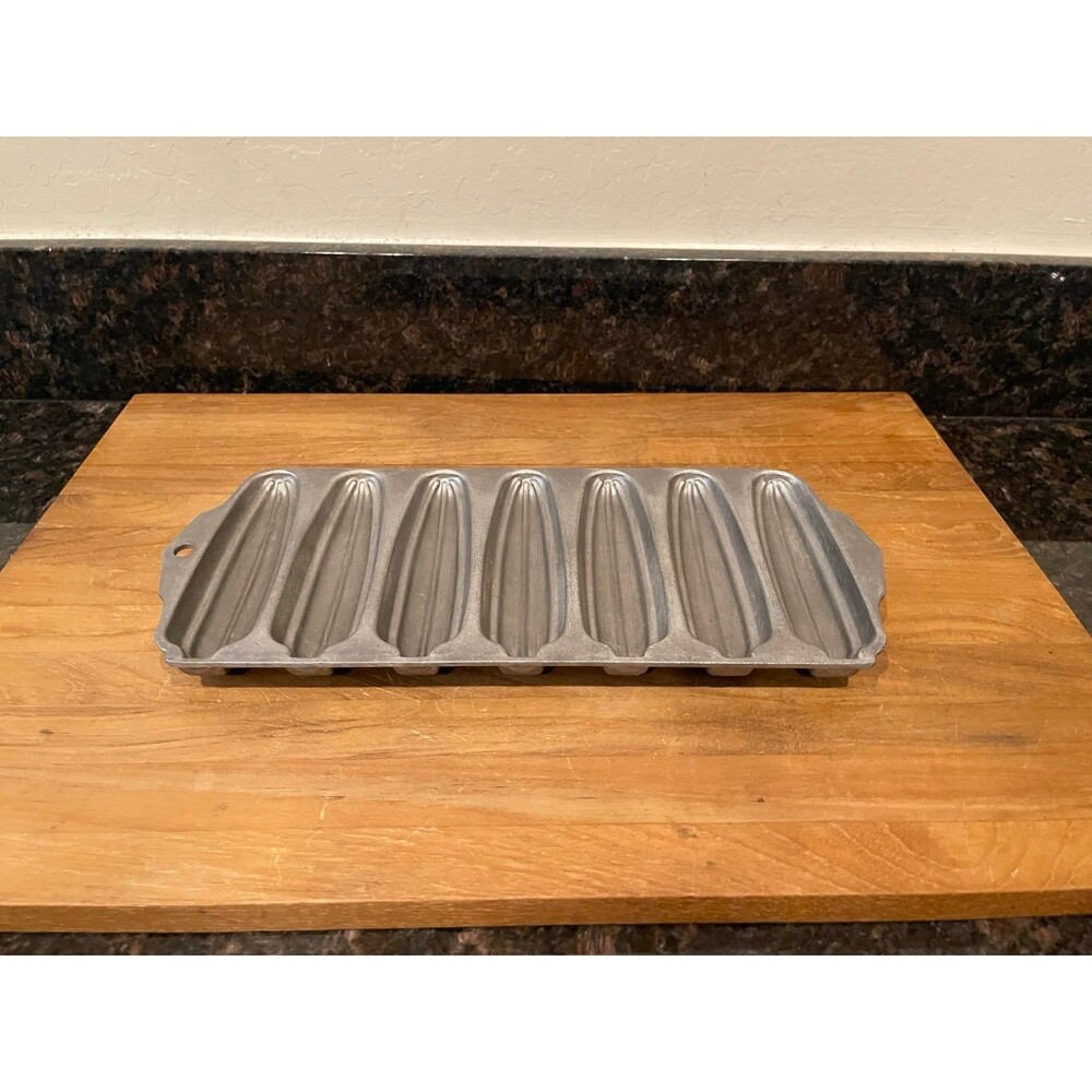 Cast Aluminum Corn on the cob Stick Pan